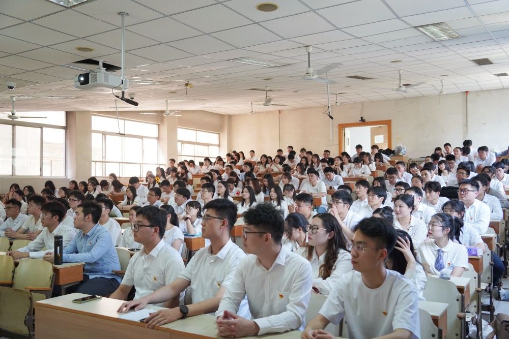 学生上课_副本.jpg